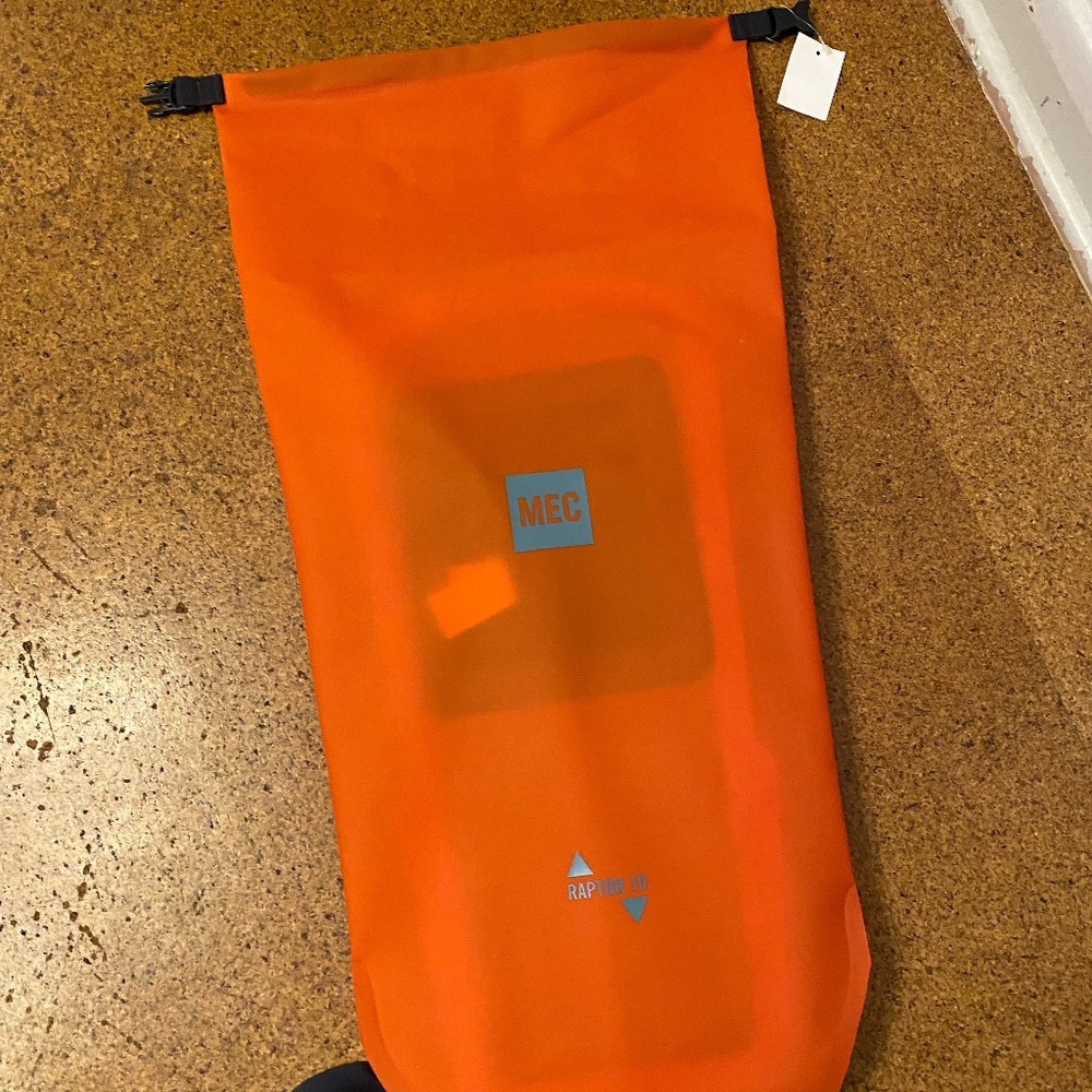 MEC Raptor 10 Dry pack (NWT)